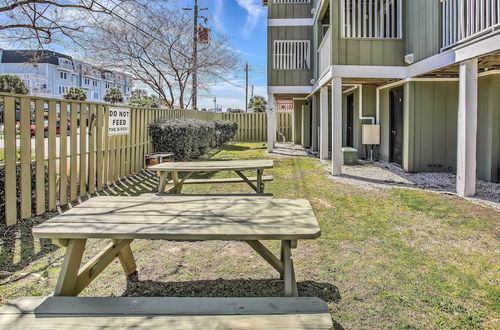 Foto 9 - Cozy Carolina Beach Condo w/ Ocean Views