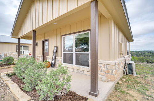 Photo 11 - Center Point Countryside Cottage w/ Deck, Grill