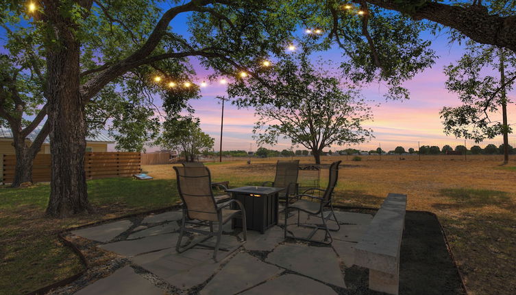 Photo 1 - Spacious Home - Fire Pit, BBQ and Outdoor Seating