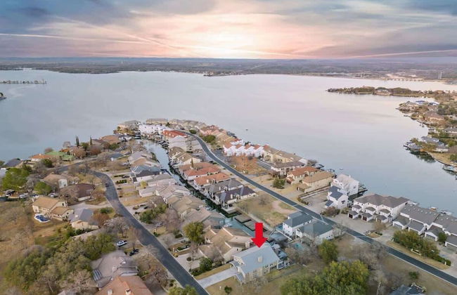 Luxury on Lake LBJ With Hot Tub Firepit & Boat Slip - Foto 48