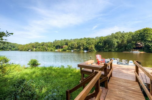 Photo 8 - Quiet Lakefront Cottage With Dock & Resort Access