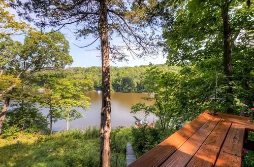 Photo 17 - Quiet Lakefront Cottage With Dock & Resort Access