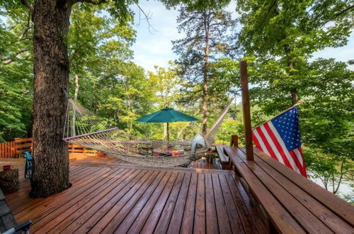 Photo 14 - Quiet Lakefront Cottage With Dock & Resort Access