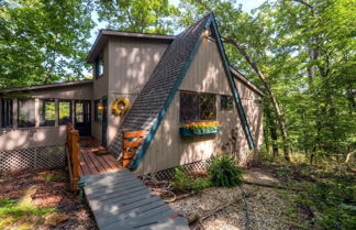 Photo 3 - Quiet Lakefront Cottage With Dock & Resort Access