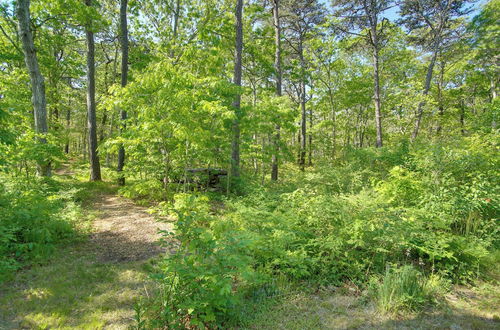 Foto 10 - Charming Martha's Vineyard Home Near Beach & Town