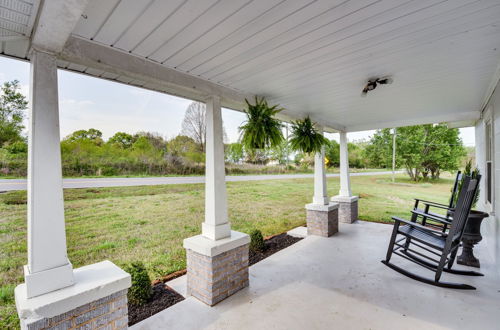 Photo 3 - Cozy Fair Play Home w/ Deck 4 Mi to Lake Hartwell