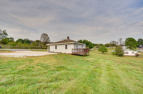 Photo 7 - Cozy Fair Play Home w/ Deck 4 Mi to Lake Hartwell