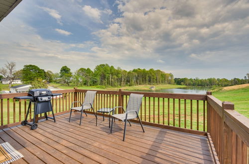 Photo 14 - Cozy Fair Play Home w/ Deck 4 Mi to Lake Hartwell