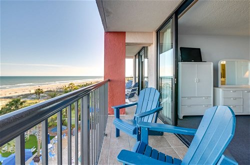 Foto 9 - Breezy Oceanfront Resort Condo on the Golden Mile