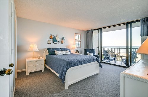Foto 32 - Breezy Oceanfront Resort Condo on the Golden Mile
