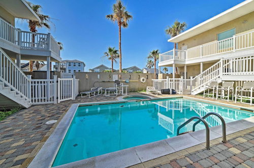 Photo 26 - Modern Island Condo w/ Pool: Steps to the Beach