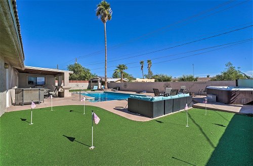 Foto 35 - Desert Getaway w/ Putting Green & Pool Table
