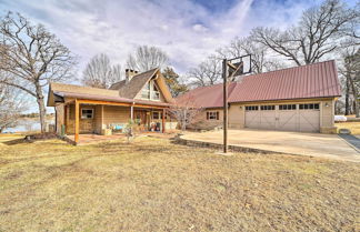 Photo 1 - Spacious Lakeside Getaway w/ Fire Pit