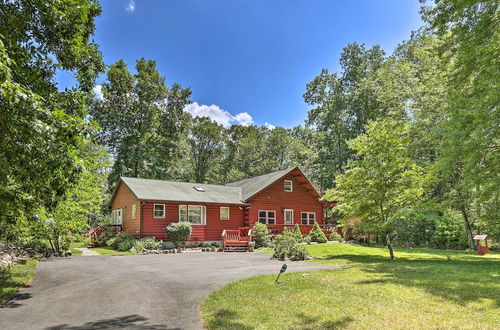 Photo 7 - Dog-friendly Pocono Mtns Cabin w/ Deck Near Hiking