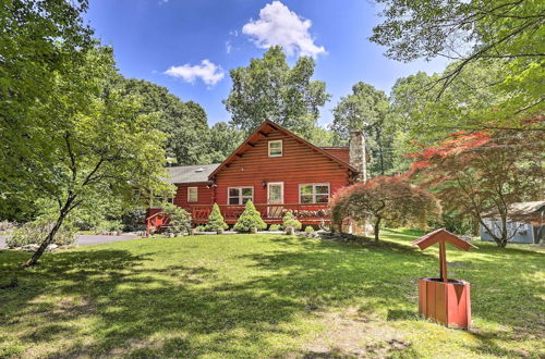 Photo 2 - Dog-friendly Pocono Mtns Cabin w/ Deck Near Hiking