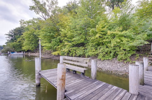 Foto 9 - Riverfront Appleton Home With Pool & Boat Dock