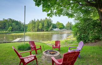 Foto 2 - Peaceful Waterfront Cabin on Tittabawassee River