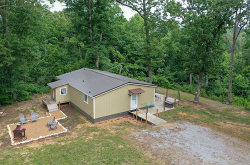 Photo 2 - Buchanan Home w/ Deck, 4 Mi to Paris Landing