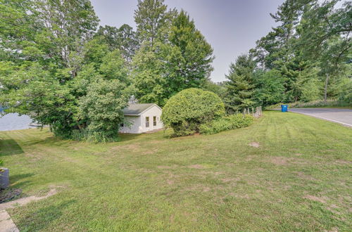 Photo 17 - Lakefront Grant Cottage w/ Grill & Fire Pit