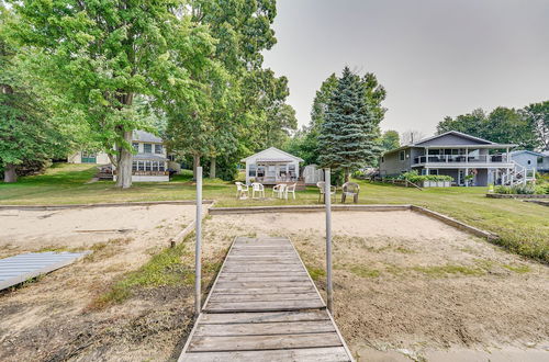 Foto 5 - Lakefront Grant Cottage w/ Grill & Fire Pit