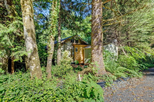 Photo 15 - Enchanting Arch Cape Retreat w/ Hot Tub, Fireplace