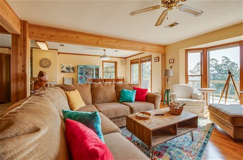 Foto 27 - Mountain Home Retreat w/ Balcony & Lake Views
