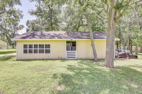 Photo 9 - Bright Wallis Cottage w/ Pergola & Grill