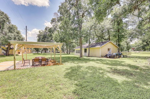 Photo 25 - Bright Wallis Cottage w/ Pergola & Grill