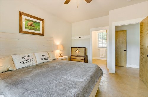Foto 12 - Charming Eclectic Vacation Rental w/ Beach Access