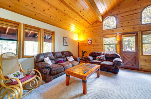 Foto 4 - Tranquil Truckee Cabin Getaway w/ Private Hot Tub