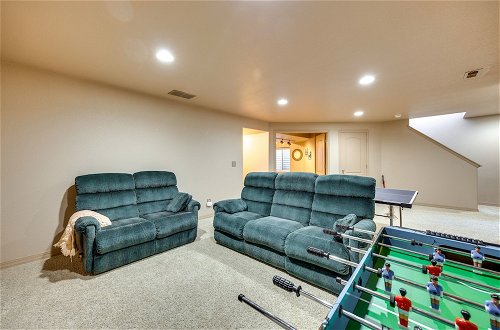 Foto 27 - Colorado Springs Townhome w/ Game Room & Grill