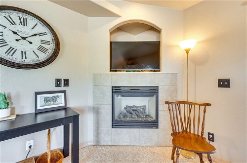 Foto 15 - Colorado Springs Townhome w/ Game Room & Grill
