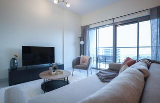 Photo 3 - Elite LUX Holiday Homes - Cozy Modern 1BR in Dubai South