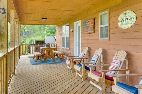 Photo 26 - North Carolina Cabin - Pool Table & Mountain Views