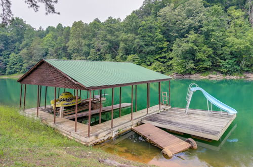 Foto 12 - Lakefront Sharps Chapel Retreat w/ Boat Dock