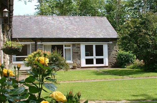 Photo 1 - Charming 3-bed Cottage in Llandysul