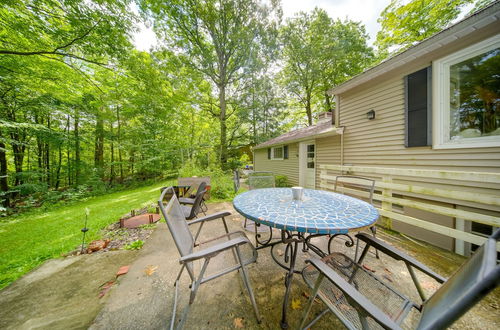 Photo 18 - Stylish Willoughby Hills Retreat w/ Fireplace