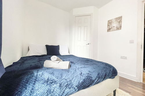 Photo 3 - Chic 2-bed Apartment in Southampton With Parking