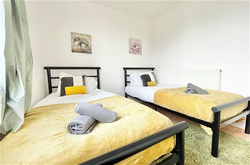 Photo 2 - Chic 2-bed Apartment in Southampton With Parking