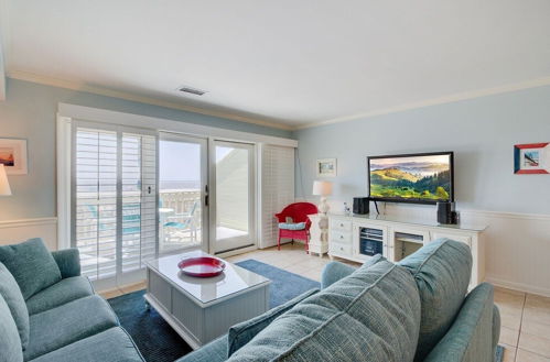 Photo 10 - 11D Mariners Walk by Avantstay Oceanfront Living Amazing Views! Communal Pool