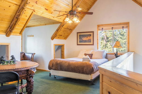 Photo 20 - Mighty Bear Manor by Avantstay Elevated Cabin w/ Pine Tree Views, Hot Tub & Pool Table