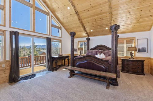 Photo 5 - Mighty Bear Manor by Avantstay Elevated Cabin w/ Pine Tree Views, Hot Tub & Pool Table