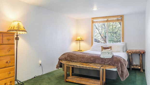 Mighty Bear Manor by Avantstay Elevated Cabin w/ Pine Tree Views, Hot Tub & Pool Table - Foto 5