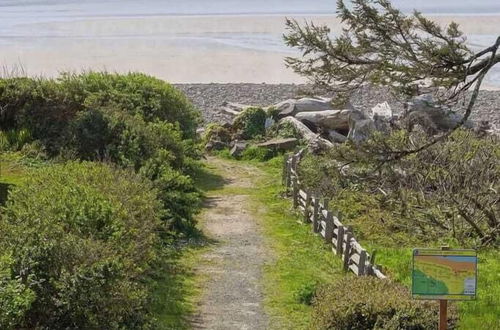 Photo 32 - The Castle Rock Estate by Avantstay Steps From Arch Cape Beach w/ Hot Tub & Sauna