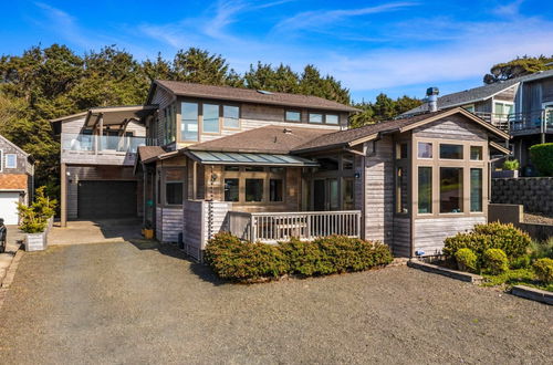 Foto 34 - The Castle Rock Estate by Avantstay Steps From Arch Cape Beach w/ Hot Tub & Sauna