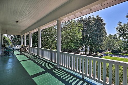 Foto 29 - Lush Elkin Home w/ Porch Views & Pool Table