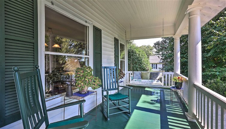 Foto 1 - Lush Elkin Home w/ Porch Views & Pool Table