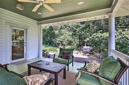 Foto 7 - Lush Elkin Home w/ Porch Views & Pool Table