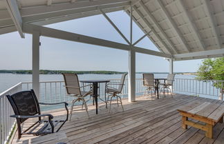 Photo 1 - 'cliff View Haven' Rocky Mount Gem w/ Deck