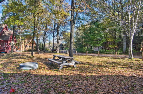 Photo 22 - Rustic Rothbury Cabin w/ Resort Amenity Access